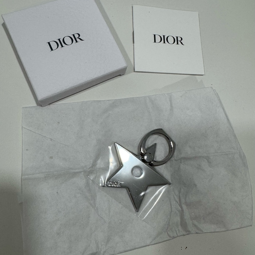 Dior Phone Ring Finger